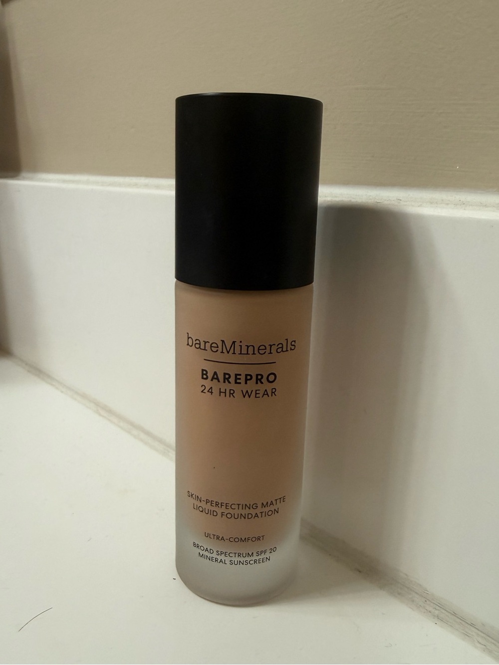 bareMinerals BAREPRO 24 HR Wear Liquid Foundation - Light Cool 26